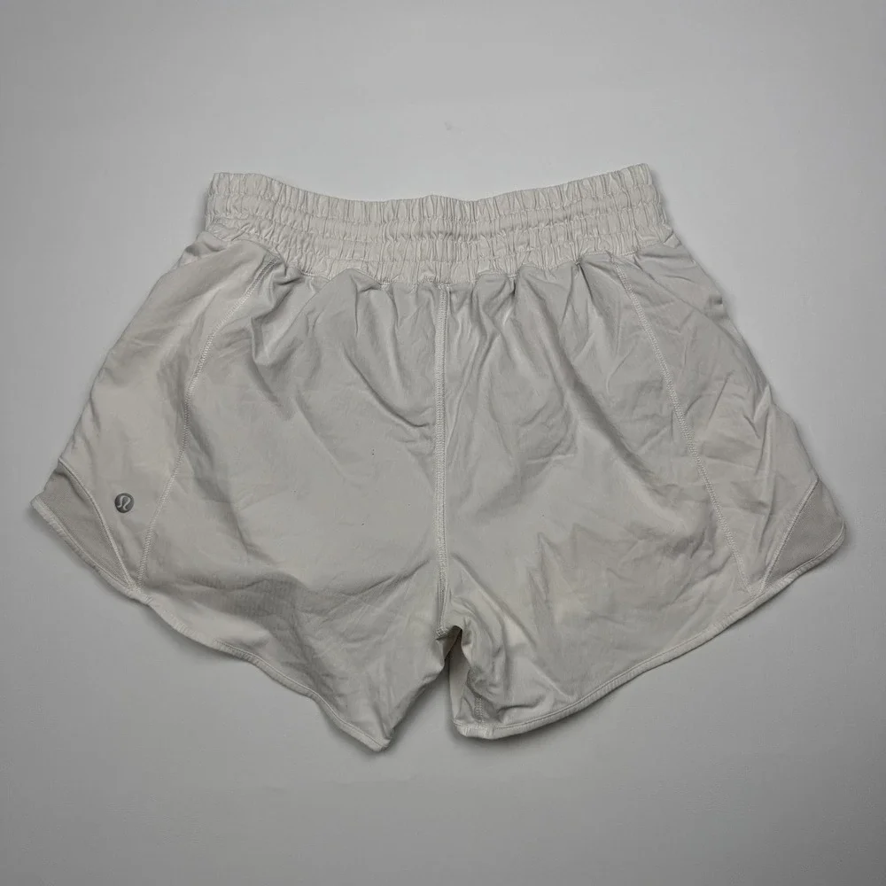 Lululemon Hotty Hot Shorts Womens 6 White Lined High Rise 3.5 Inseam